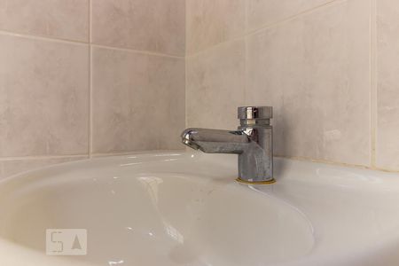 Casa à venda com 325m², 4 quartos e 4 vagasBanheiro de serviço