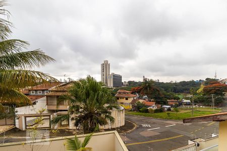 Casa à venda com 325m², 4 quartos e 4 vagasVista do quarto 2