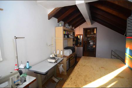 Casa à venda com 265m², 4 quartos e 4 vagasSótão