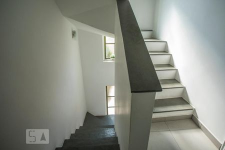 Escadas de casa de condomínio à venda com 3 quartos, 130m² em Jardim Oriental, São Paulo
