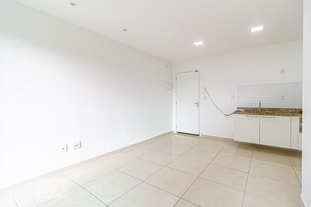 Sala/Cozinha de apartamento para alugar com 1 quarto, 45m² em Taquara, Rio de Janeiro
