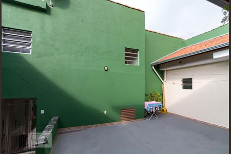 Casa à venda com 205m², 3 quartos e 3 vagasQuintal - fundos
