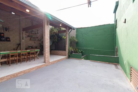 Casa à venda com 205m², 3 quartos e 3 vagasQuintal - fundos