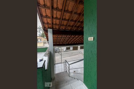 Casa à venda com 205m², 3 quartos e 3 vagasEscadas de acesso à casa