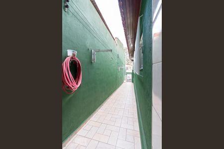 Casa à venda com 205m², 3 quartos e 3 vagasCorredor lateral externo