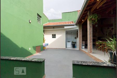 Casa à venda com 205m², 3 quartos e 3 vagasQuintal - fundos