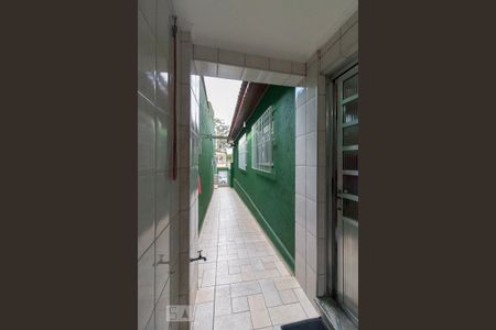 Casa à venda com 205m², 3 quartos e 3 vagasCorredor lateral externo