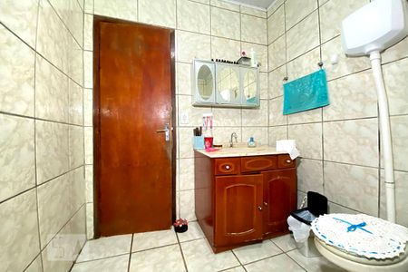 Casa à venda com 97m², 4 quartos e sem vaga Casa à venda com 97m², 4 quartos e sem vagaBanheiro