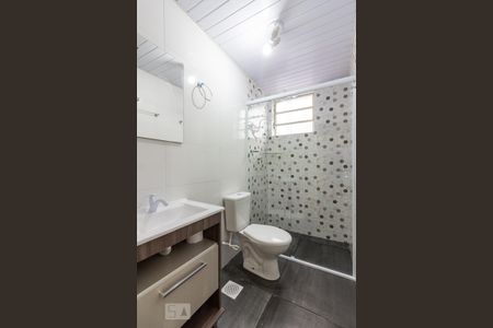 Banheiro de apartamento à venda com 1 quarto, 50m² em Passo da Areia, Porto Alegre