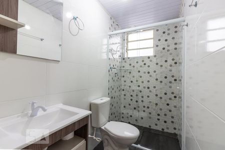Banheiro de apartamento à venda com 1 quarto, 50m² em Passo da Areia, Porto Alegre