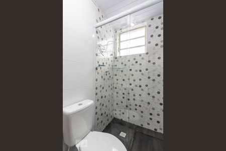 Banheiro de apartamento à venda com 1 quarto, 50m² em Passo da Areia, Porto Alegre