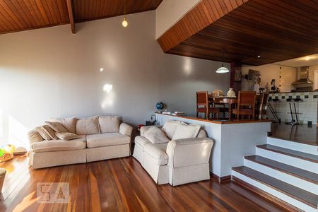 Sala de casa à venda com 4 quartos, 245m² em Jardim Carvalho, Porto Alegre
