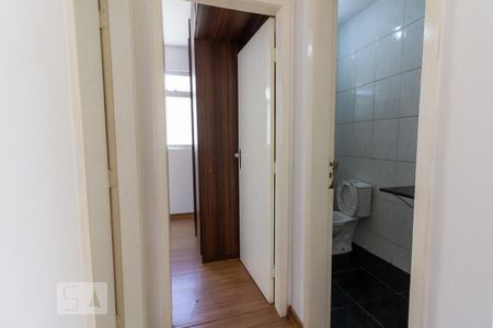Corredor de apartamento para alugar com 2 quartos, 55m² em Indaiá, Belo Horizonte