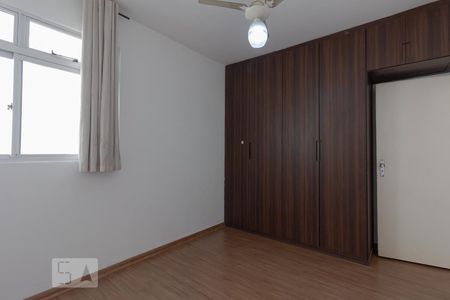 Quarto 2 de apartamento para alugar com 2 quartos, 55m² em Indaiá, Belo Horizonte