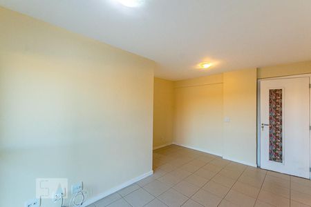 Sala de apartamento para alugar com 3 quartos, 75m² em Fátima, Niterói