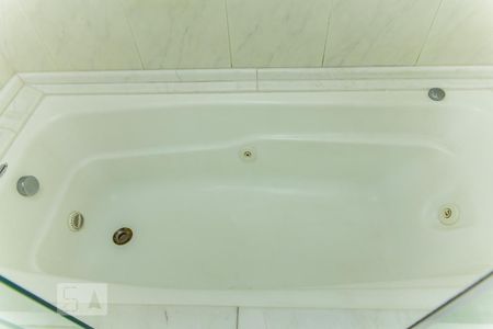 Apartamento à venda com 180m², 3 quartos e 2 vagasBanheira