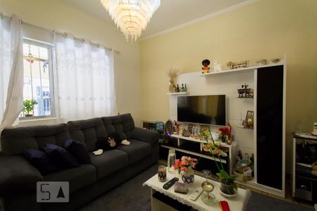 Casa à venda com 80m², 1 quarto e 2 vagasSala
