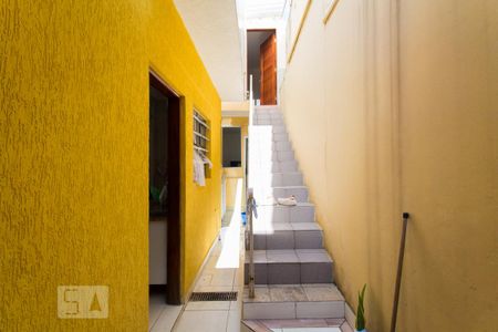Casa à venda com 80m², 1 quarto e 2 vagasEscada