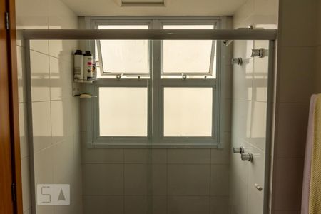 Apartamento à venda com 43m², 1 quarto e 1 vagaDetalhe do Banheiro Social - Box
