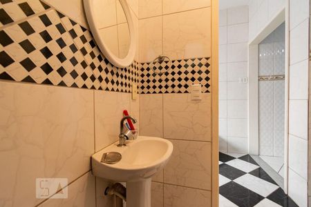 Casa para alugar com 250m², 4 quartos e 3 vagasBanheiro de Serviço