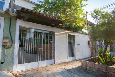 Casa para alugar com 250m², 4 quartos e 3 vagasFachada