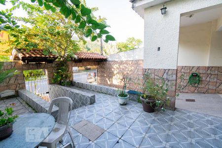 Casa para alugar com 250m², 4 quartos e 3 vagasÁrea Externa