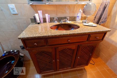 Casa para alugar com 250m², 4 quartos e 3 vagasBanheiro da Suíte