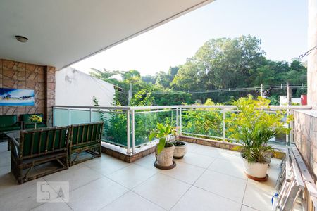 Casa para alugar com 250m², 4 quartos e 3 vagasÁrea Externa