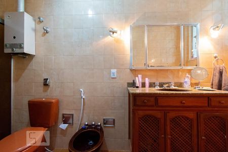 Casa para alugar com 250m², 4 quartos e 3 vagasBanheiro da Suíte