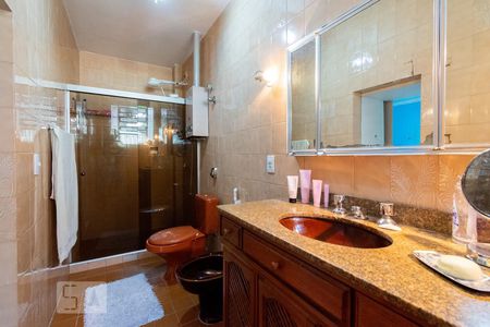 Casa para alugar com 250m², 4 quartos e 3 vagasBanheiro da Suíte