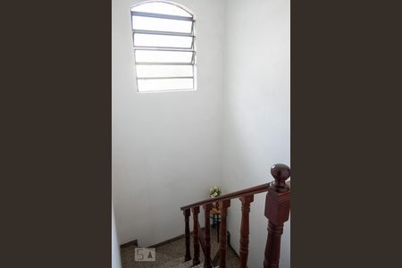 Casa à venda com 150m², 4 quartos e 2 vagasEscadas