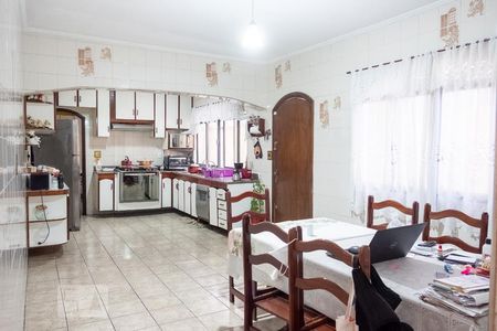 Casa à venda com 150m², 4 quartos e 2 vagasCozinha