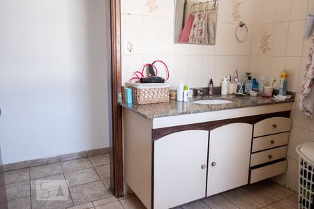 Casa à venda com 150m², 4 quartos e 2 vagasBanheiro da Suíte