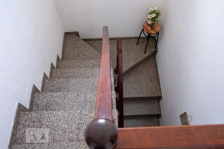 Escadas de casa para alugar com 4 quartos, 150m² em Vila Santana, São Paulo
