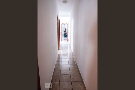 Casa à venda com 150m², 4 quartos e 2 vagasCorredor