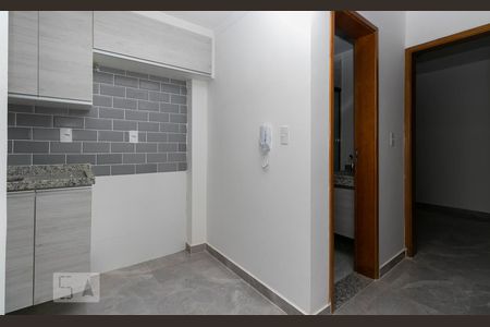 Sala / Cozinha de apartamento para alugar com 2 quartos, 40m² em Vila Antonina, São Paulo