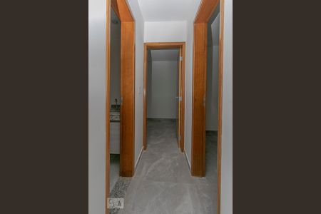 Corredor de apartamento para alugar com 2 quartos, 40m² em Vila Antonina, São Paulo