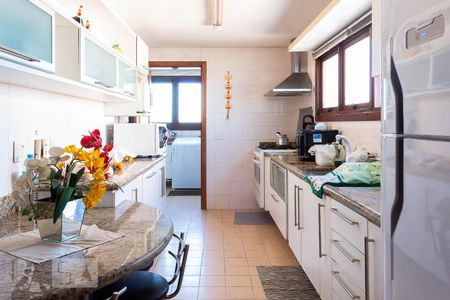 Apartamento para alugar com 214m², 3 quartos e 2 vagas Apartamento para alugar com 214m², 3 quartos e 2 vagasCozinha