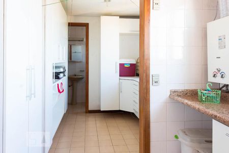 Apartamento para alugar com 214m², 3 quartos e 2 vagas Apartamento para alugar com 214m², 3 quartos e 2 vagasÁrea de Serviço