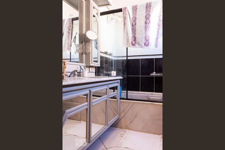 Apartamento para alugar com 214m², 3 quartos e 2 vagas Apartamento para alugar com 214m², 3 quartos e 2 vagasBanheiro da Suíte