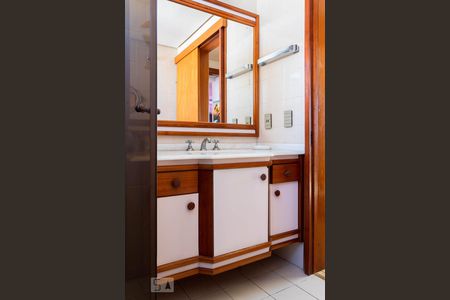 Apartamento para alugar com 214m², 3 quartos e 2 vagas Apartamento para alugar com 214m², 3 quartos e 2 vagasBanheiro