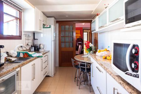 Apartamento para alugar com 214m², 3 quartos e 2 vagas Apartamento para alugar com 214m², 3 quartos e 2 vagasCozinha