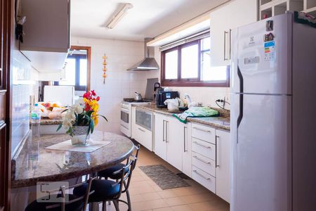 Apartamento para alugar com 214m², 3 quartos e 2 vagas Apartamento para alugar com 214m², 3 quartos e 2 vagasCozinha