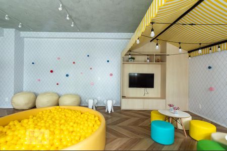 Apartamento para alugar com 33m², 2 quartos e sem vaga Apartamento para alugar com 33m², 2 quartos e sem vagaÁrea comum - brinquedoteca