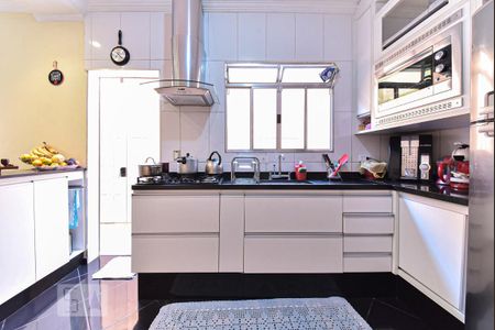 Casa à venda com 380m², 3 quartos e 2 vagas Casa à venda com 380m², 3 quartos e 2 vagasCozinha