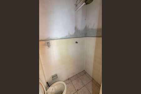 Casa de condomínio à venda com 150m², 2 quartos e 2 vagasBanheiro de serviço