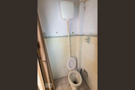 Casa de condomínio à venda com 150m², 2 quartos e 2 vagasBanheiro de serviço