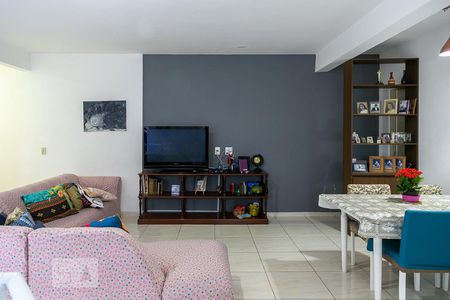 Sala de casa à venda com 4 quartos, 250m² em Bela Vista, São Paulo