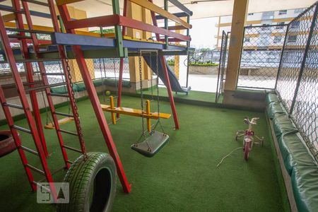 Apartamento à venda com 76m², 2 quartos e 1 vagaÁrea Comum - Playground