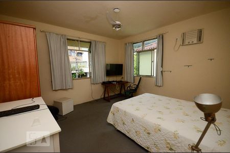 Casa à venda com 450m², 5 quartos e 2 vagas Casa à venda com 450m², 5 quartos e 2 vagasQuarto 5